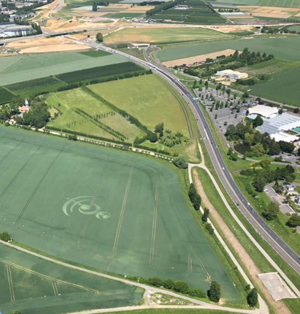 notre2 Nuevo crop circle es reportado en Notre Dame, Nr Moisselles, Francia.
