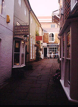 marlstreet3.jpg (23394 bytes)