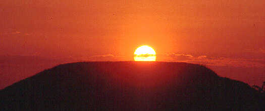 silburysunset.jpg (8709 bytes)